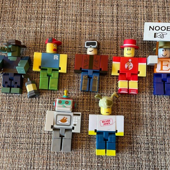 Roblox Figures * Set of 7 * Poseable * Figurines * EUC - Picture 2 of 5